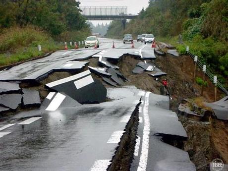 UNA SERIE DI TERREMOTI MINACCIA LA STABILITA' GLOBALE