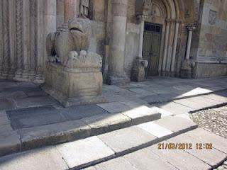 Piazza Duomo, la piazza alla ricerca di se stessa.