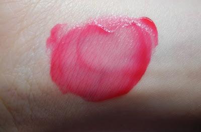 Guance da vampiro con il blush gelee - Vampire's Love - essence