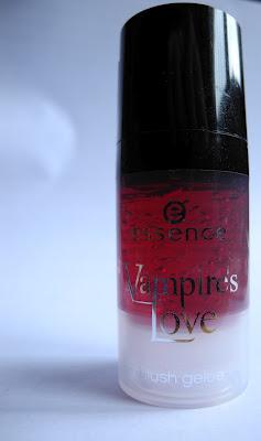 Guance da vampiro con il blush gelee - Vampire's Love - essence