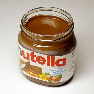 Deutsch: Ein Glas Nutella-Nussnougatcreme