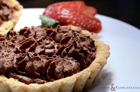 Tartellette alle nocciole con ganache caffè e cioccolato - Hazelnut tarts with ganache coffee and chocolate