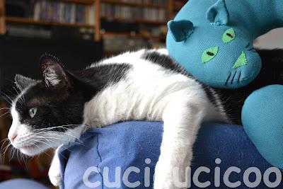 cuscino poggiatesta gattesco - catty neck pillow