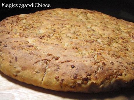 Focaccia con farina di quinoa e germogli