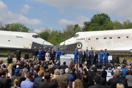 Lo Shuttle Discovery arriva allo Smithsonian National & Space Museum