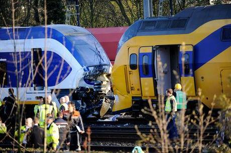 Almeno 125 i feriti nello scontro tra treni ad Amsterdam