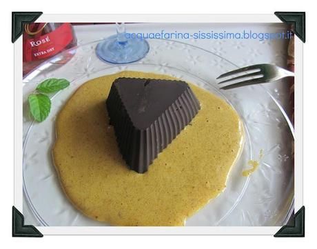 ...triangoli di cioccolato fondente 75% con cuore al caffè e muscovado su crema alla liquirizia...