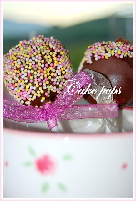 Romantic cake pops