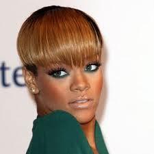 TUTTI I TAGLI DI CAPELLI DI RIHANNA LA FAMOSA CANTANTE E ATTRICE IN BATTLESHIP