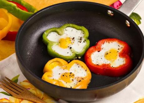 fiori peperoni con l'uovo