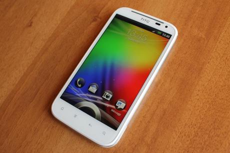 581021 419013624778303 120870567925945 1626961 345027269 n HTC Sensation XL: foto e prime impressioni dal vivo