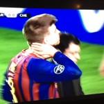 FOTO-SPAVENTOSO SCONTRO TRA PIQUE’ E VICTOR VALDES,ATTIMI DI PAURA!