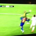 FOTO-SPAVENTOSO SCONTRO TRA PIQUE’ E VICTOR VALDES,ATTIMI DI PAURA!