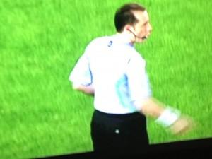 FOTO – ECCO IL CURIOSO COLORE DEL COMPLETINO DELL’ARBITRO,VISIONATE