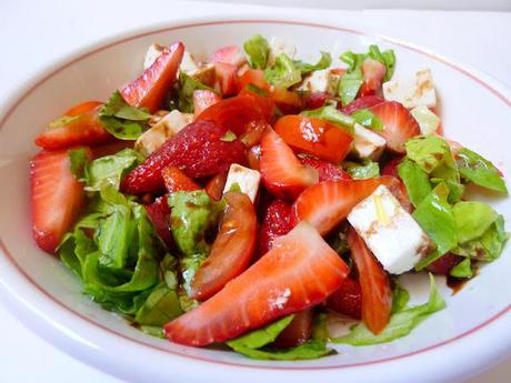 insalata di fragole e feta / σαλατα με φραουλες και φετα