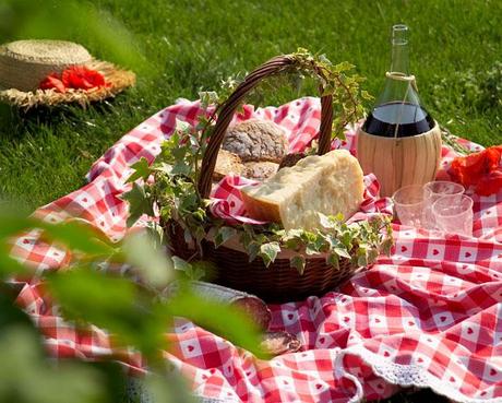 Un cestino e una tovaglia a quadretti... 25 aprile!