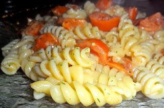 FUSILLI CON CILIEGINO PROFUMATI ALL'ERBA CIPOLLINA