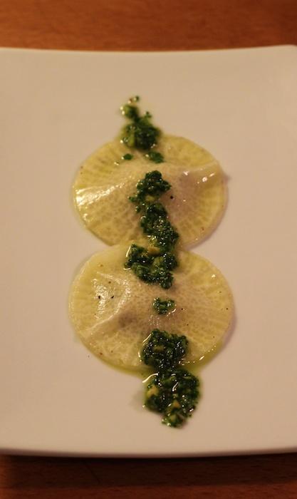 Rawioli di rapa, ricotta di mandorle, pesto rucola e pistacchi