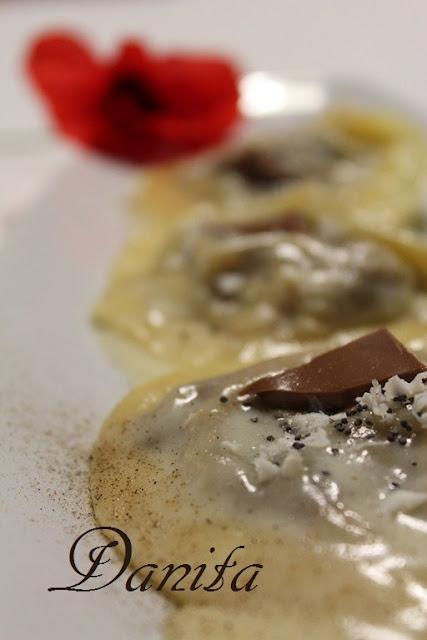 Dolce o salato??? Ravioli di melenzane al cioccolato e semi di papavero