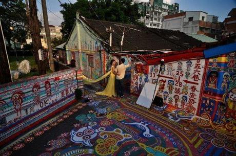 Huang Yongfu: Rainbow Family Village