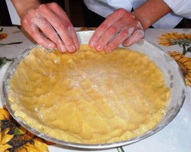 foderate-con-la-frolla-una-teglia-da-crostata