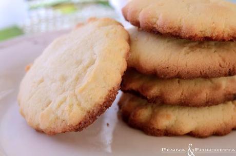 Biscotti all'arancia e alla crema frangipane - Cookies with orange and frangipani cream