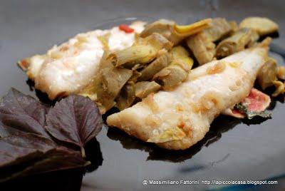 Cucinare il pesce: filetti di gallinella con cuori di carciofo, menta glaciale, basilico viola e timo