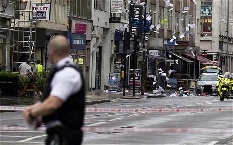 Londra: uomo si barrica in un ufficio con 4 ostaggi e minaccia di far saltare tutto. Evacuate mille persone dal quartiere