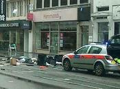 Londra: uomo barrica ufficio ostaggi minaccia saltare tutto. Evacuate mille persone quartiere