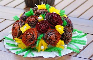 Due centrotavola di pigne