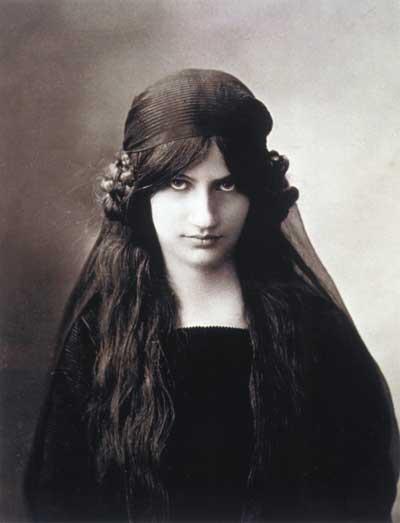 Vite sfogliate in camera oscura. Jeanne Hébuterne