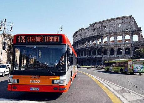 Roma, aumento del 50% del prezzo dei biglietti autobus ed addio agli abbonamenti mensili