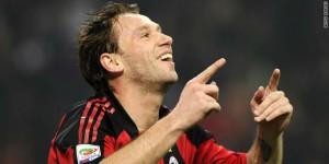 FOTO – Cassano da un calcio nel C… a Ibrahimovic