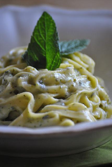 Fettuccine alla crema di zucchine e menta