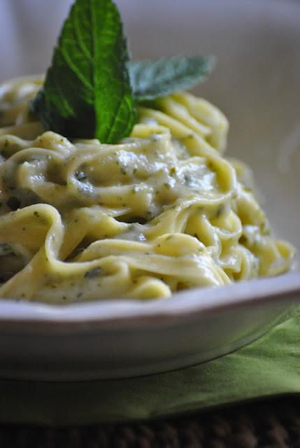 Fettuccine alla crema di zucchine e menta