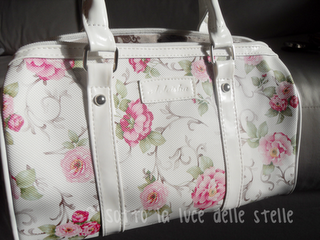 Moda - Oasap: Floral Print Padded Handle Cylinder Handbag