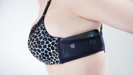 JoeyBra, un reggiseno con tasca per iPhone