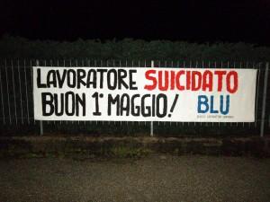 “Buon Primo Maggio lavoratore suicidato” Questo lo striscione al cimitero di Monserrato