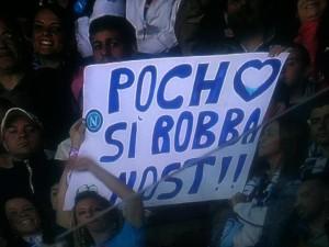 FOTO DIVERTENTE-I tifosi a Lavezzi: ” Pocho si robba……