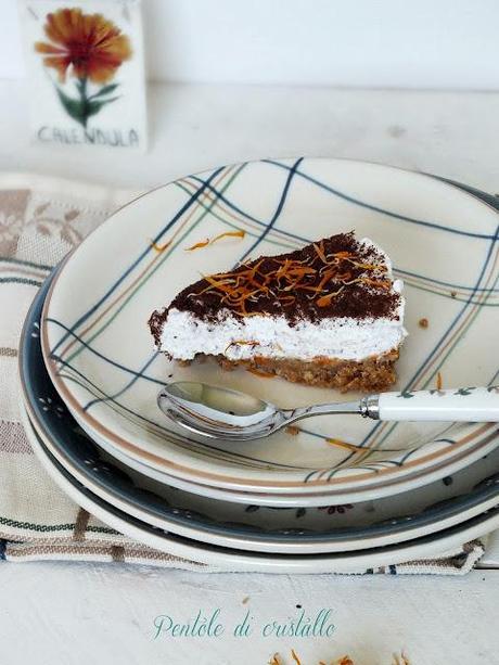 Cheesecake con ricotta, cioccolato e calendula
