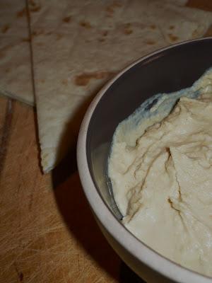 Hummus di maggio e le varie lingue di casa mia.