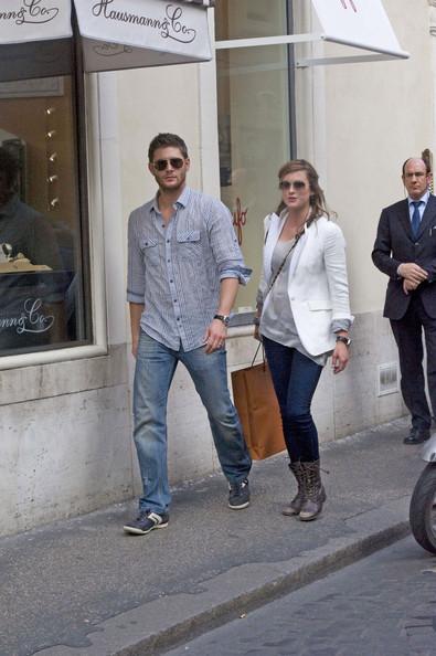 Roma: Jensen Ackles e Danneel Harris beccati a comprare carati