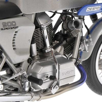 Ducati 900 SS 1977 Silver/Blue by Minichamps