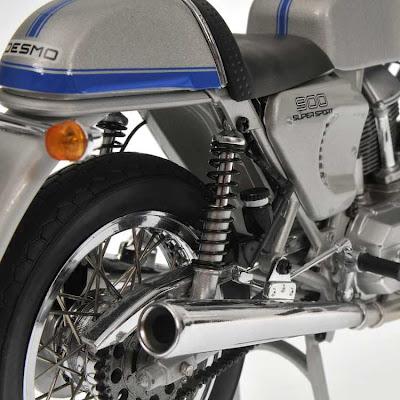 Ducati 900 SS 1977 Silver/Blue by Minichamps