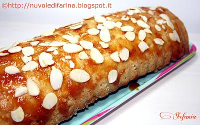 Plumcake con pesche sciroppate, cardamomo e mandorle