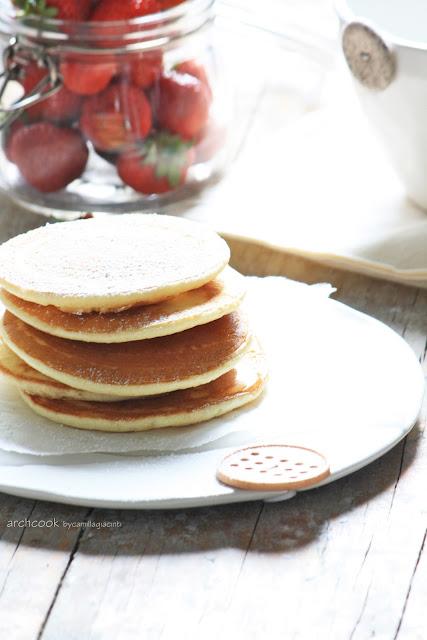 ENJOY YOUR BREAKFAST !! Colazione italo-americana: pancakes e caffelatte - ilil