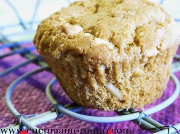 Muffin pinoli, mirtilli rossi e cioccolato bianco