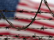 difende dalle atrocità