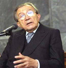 Giulio Andreotti in terapia intensiva. Mistero. Sta bene o male?