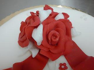 Torta con Rose Rosse